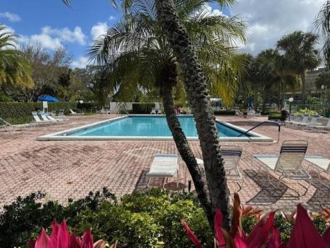 575 Oaks Lane Pompano Beach FL 33069