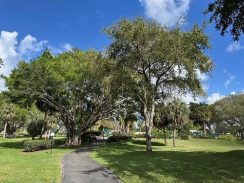 575 Oaks Lane Pompano Beach FL 33069