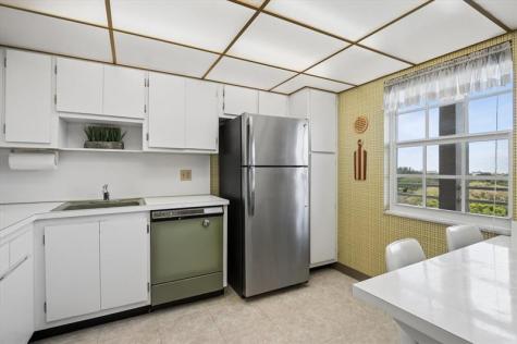 575 Oaks Lane Pompano Beach FL 33069