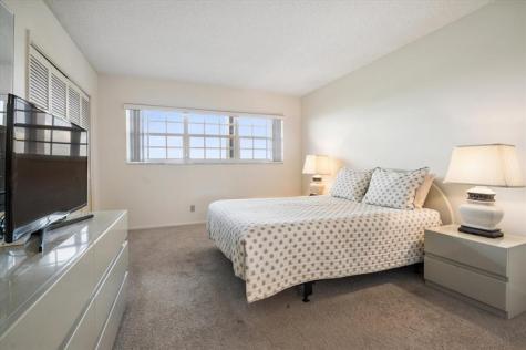 575 Oaks Lane Pompano Beach FL 33069