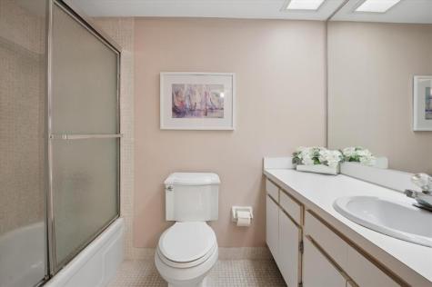 575 Oaks Lane Pompano Beach FL 33069