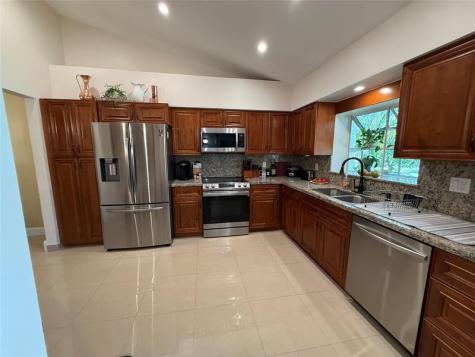 9237 NW 9th Place Plantation FL 33324