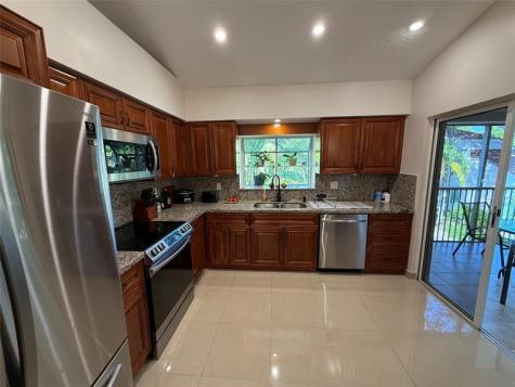 9237 NW 9th Place Plantation FL 33324
