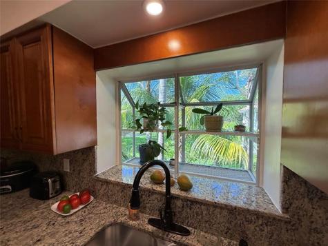 9237 NW 9th Place Plantation FL 33324