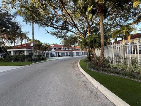 9237 NW 9th Place Plantation FL 33324