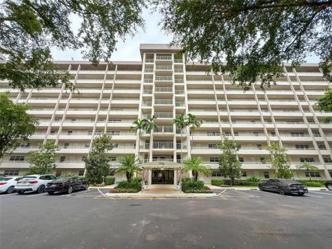 605 Oaks Drive Pompano Beach FL 33069
