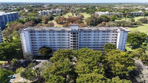 605 Oaks Drive Pompano Beach FL 33069