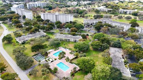 605 Oaks Drive Pompano Beach FL 33069
