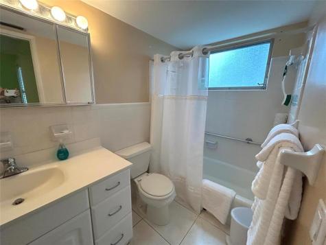2050 NE 39th Street Lighthouse Point FL 33064