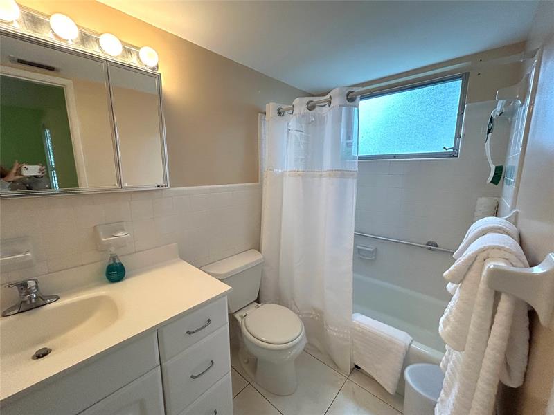 2050 NE 39th Street Lighthouse Point FL 33064