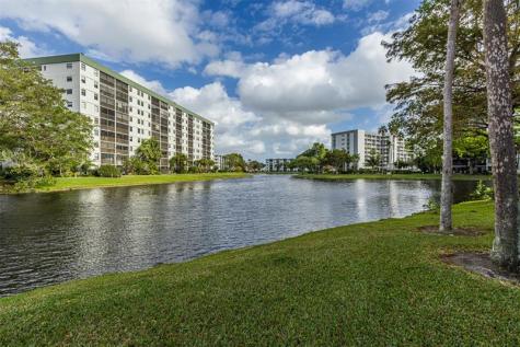 2307 S Cypress Bend Drive Pompano Beach FL 33069