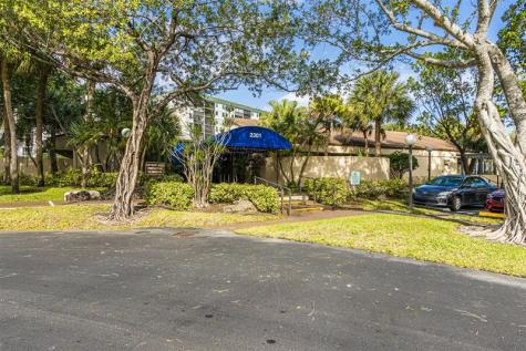 2307 S Cypress Bend Drive Pompano Beach FL 33069