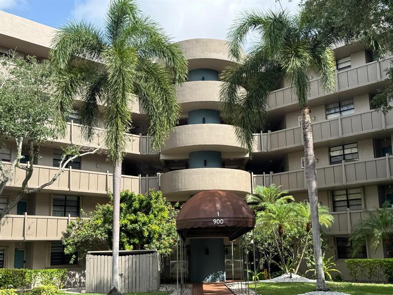 900 Colony Point Circle Pembroke Pines FL 33026