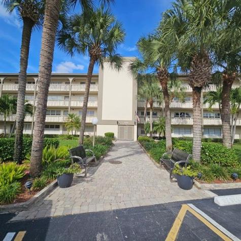 4701 Martinique Drive Coconut Creek FL 33066
