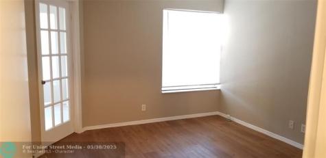 2846 S University Drive Davie FL 33328