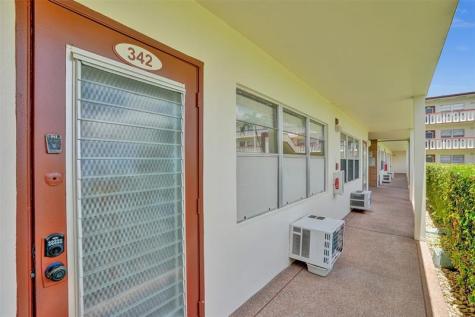 342 Brighton Boca Raton FL 33434