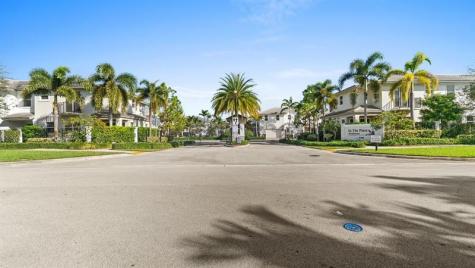 6989 Pines Circle Coconut Creek FL 33073