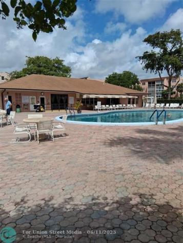 2861 Somerset Drive Lauderdale Lakes FL 33311