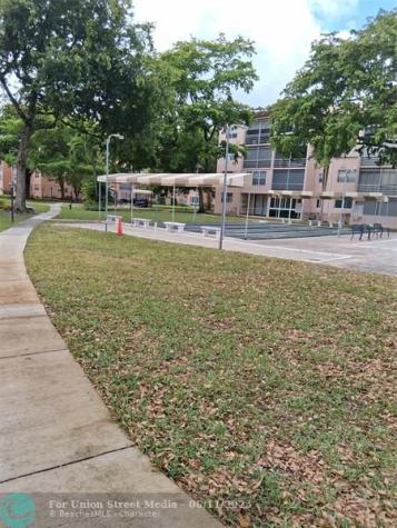 2861 Somerset Drive Lauderdale Lakes FL 33311