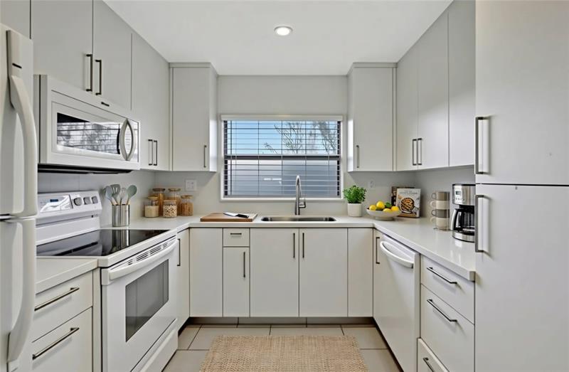 9861 Sunrise Lakes Boulevard Sunrise FL 33322