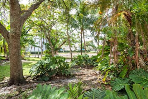 761 N Pine Island Road Plantation FL 33324