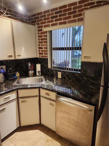 2664 Carambola Cirn Coconut Creek FL 33066