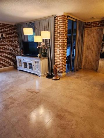 2664 Carambola Cirn Coconut Creek FL 33066