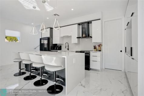 359 Sundial Circle Margate FL 33068