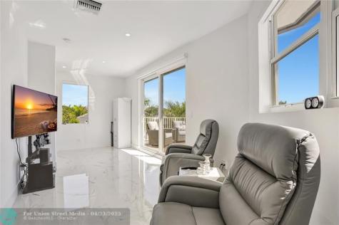 359 Sundial Circle Margate FL 33068