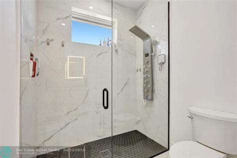 359 Sundial Circle Margate FL 33068