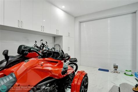 359 Sundial Circle Margate FL 33068