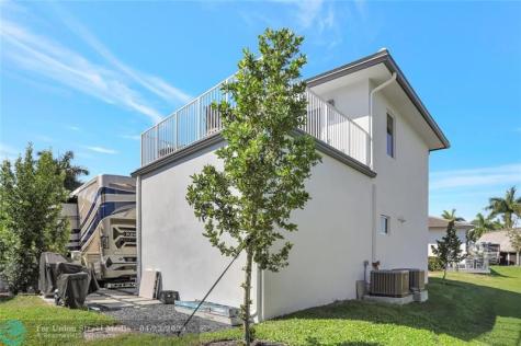 359 Sundial Circle Margate FL 33068