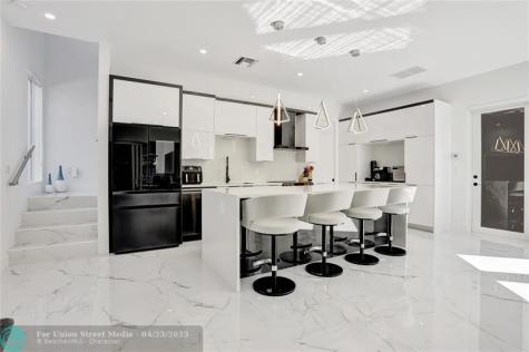 359 Sundial Circle Margate FL 33068