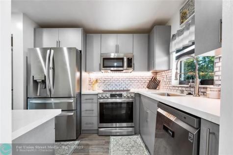 10123 Sunrise Lakes Boulevard Sunrise FL 33322