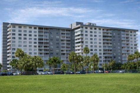 3800 Hillcrest Drive Hollywood FL 33021