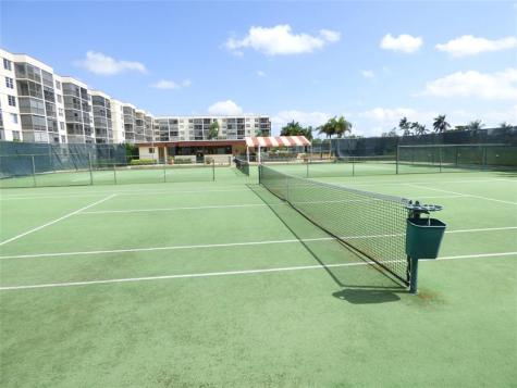 211 S Hollybrook Drive Pembroke Pines FL 33025