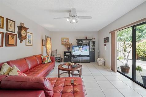 2522 Camelot Court Cooper City FL 33026-3649