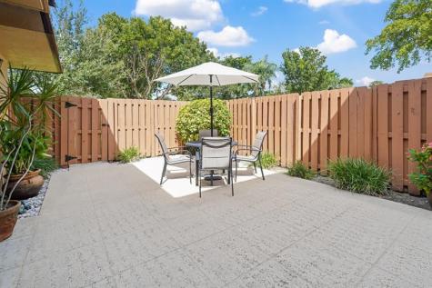 2522 Camelot Court Cooper City FL 33026-3649