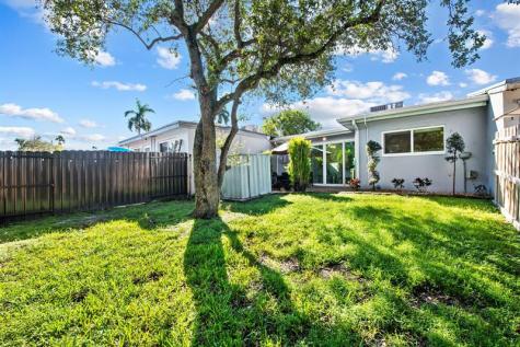 824 N Golf Drive Hollywood FL 33021