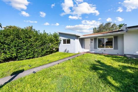 824 N Golf Drive Hollywood FL 33021
