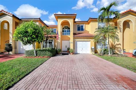 251 W Forest Oak Circle Davie FL 33325