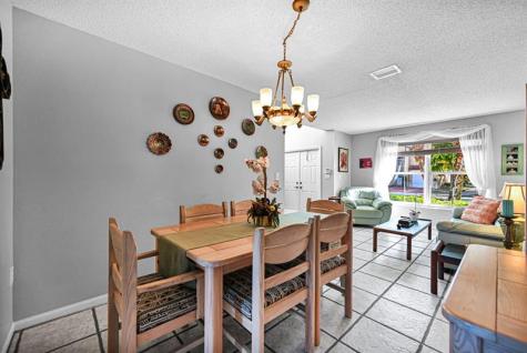 251 W Forest Oak Circle Davie FL 33325
