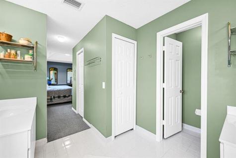 251 W Forest Oak Circle Davie FL 33325