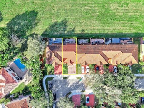 251 W Forest Oak Circle Davie FL 33325