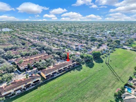 251 W Forest Oak Circle Davie FL 33325