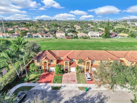 251 W Forest Oak Circle Davie FL 33325