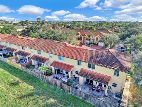 251 W Forest Oak Circle Davie FL 33325
