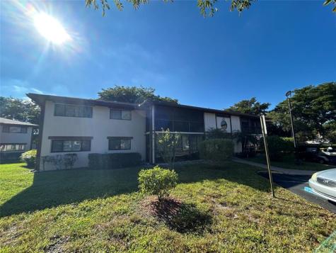9624 S Belfort Circle Tamarac FL 33321