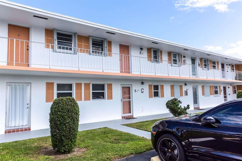 1116 Lake Terrace Boynton Beach FL 33426