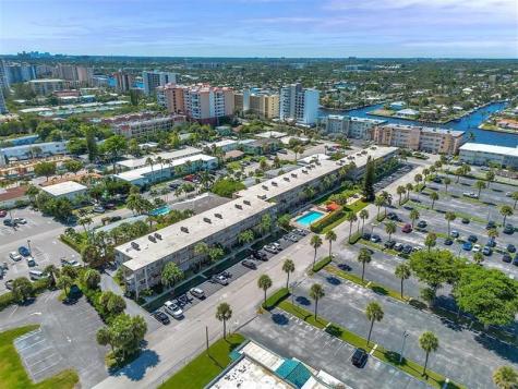 3200 NE 7th Court Pompano Beach FL 33062